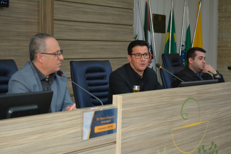 momento-parlamentar-deputado-arilson-chiorato-recebe-propostas-do-setor-farmaceutico-e-sugere-mais-proximidade-com-os-conselhos