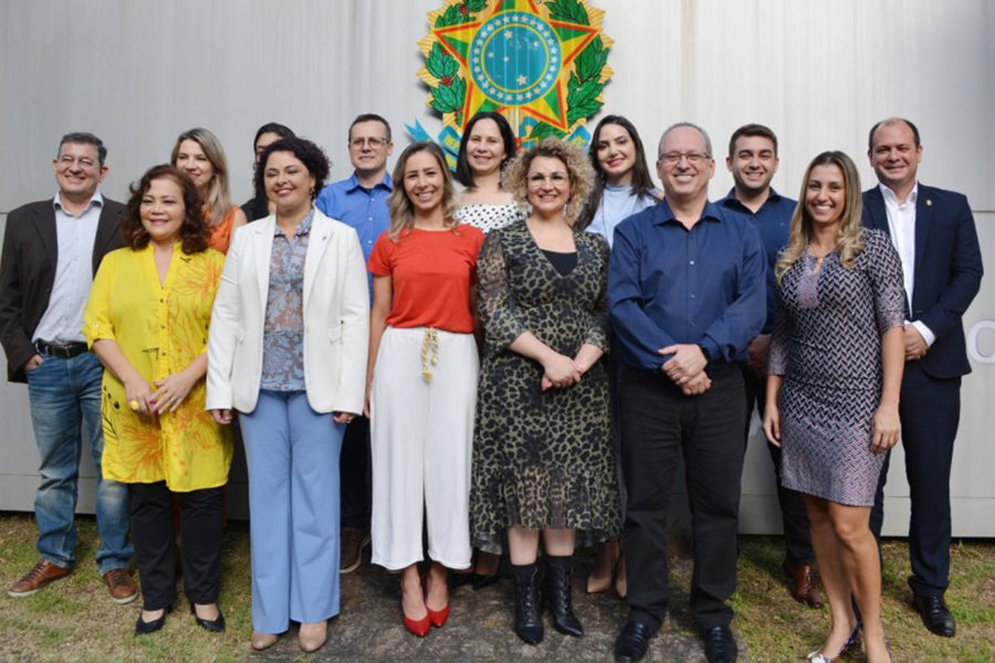 nova-diretoria-conselheiros-e-conselheiro-federal-tomam-posse