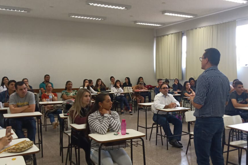 servico-de-vacinacao-em-farmacia-e-tema-de-palestra-em-maringa