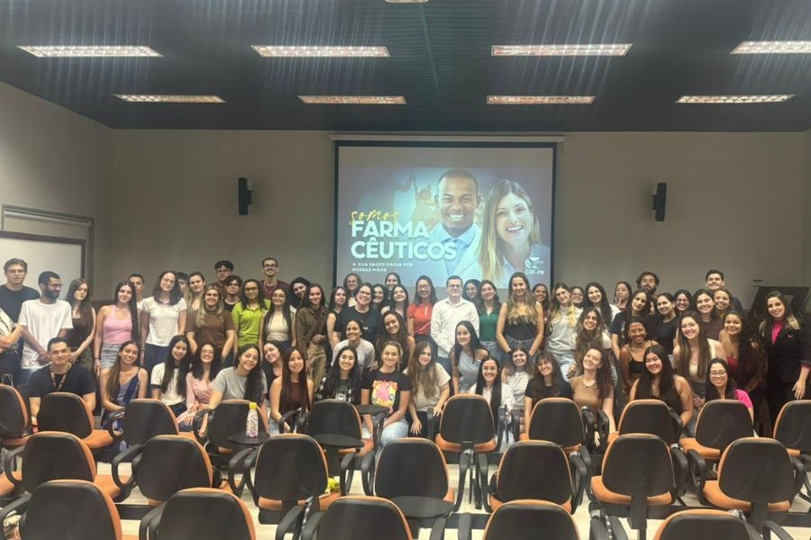 crf-pr-compartilha-visao-de-futuro-da-profissao-na-semana-cientifica-da-unifil